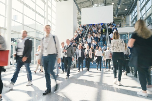 Our Trade Fair Year 2025 - Save the Dates! Leute, Person, Gehen, Erwachsener, Frau